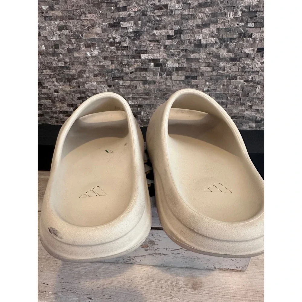 Adidas Yeezy Slide Bone Sand Mens Size 9 US Foam Slip On Sandals GZ5554